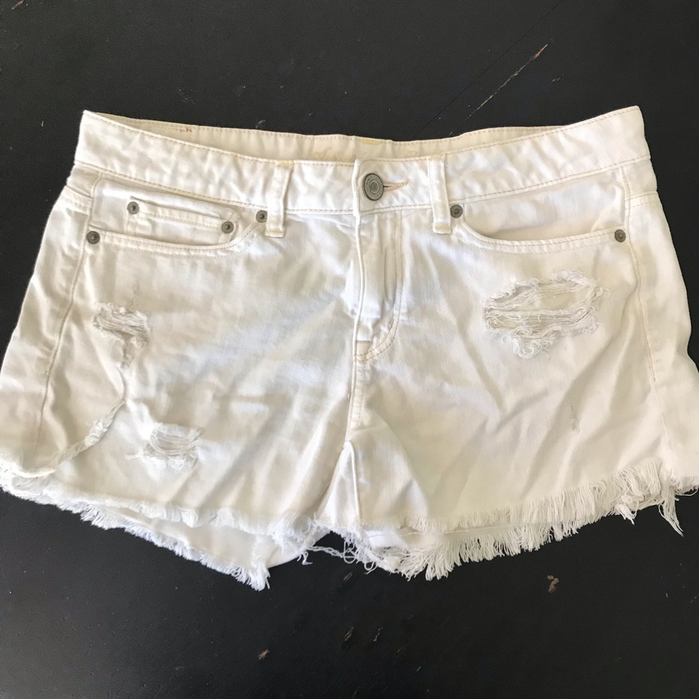 American Eagle white shorts size 6